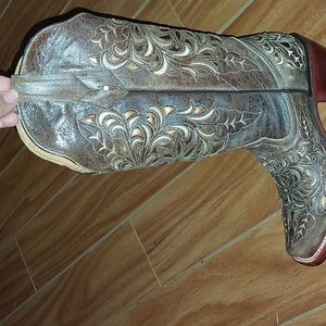 New imported brown leather cowgirl boots with ivory stitch. Size 26